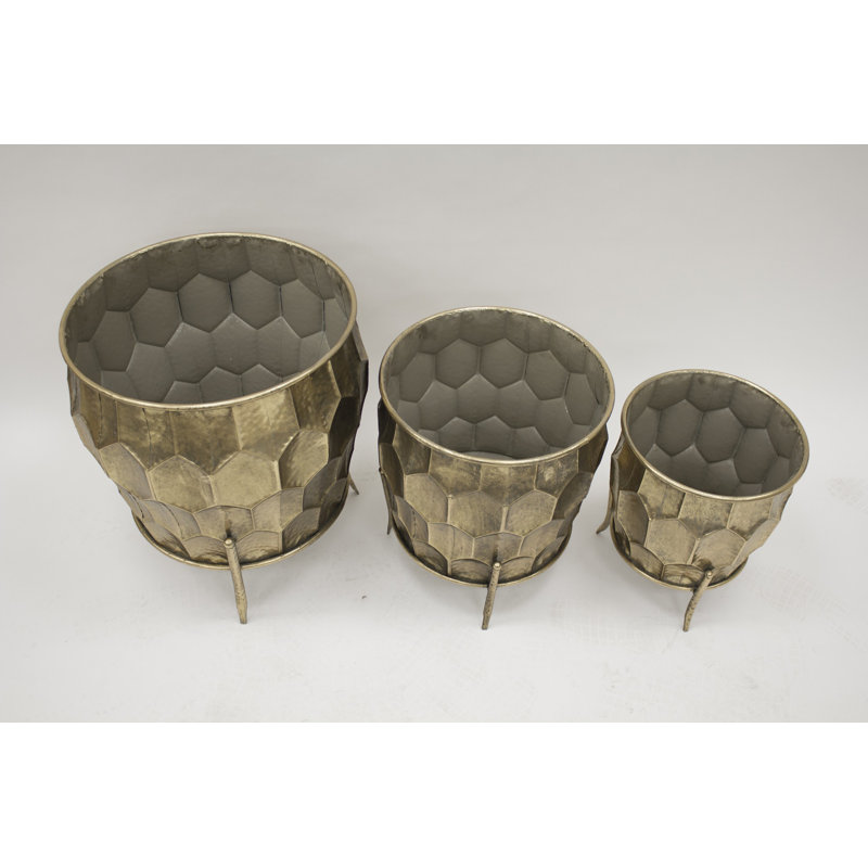 Aveley Metal Pot Planter