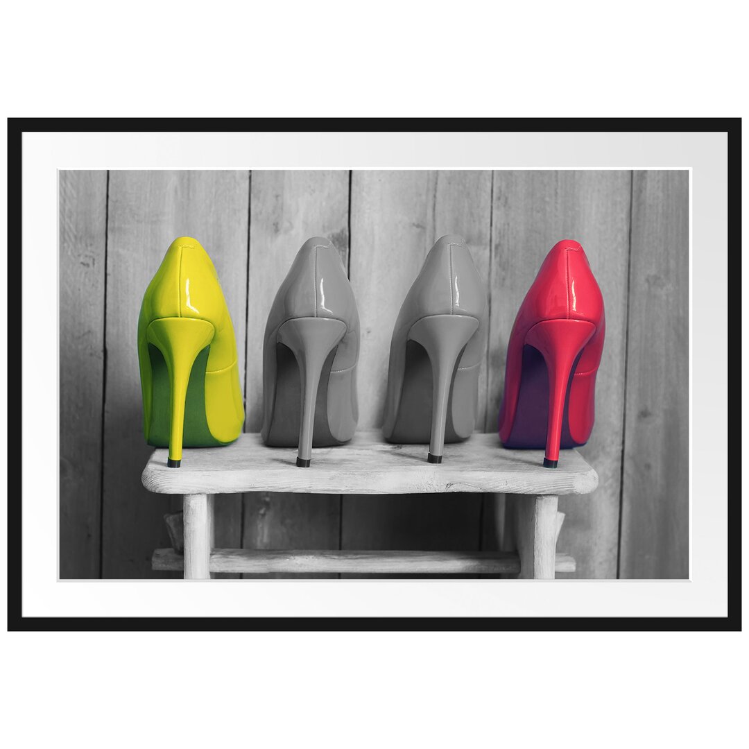 Gerahmtes Poster High Heels auf Hocker