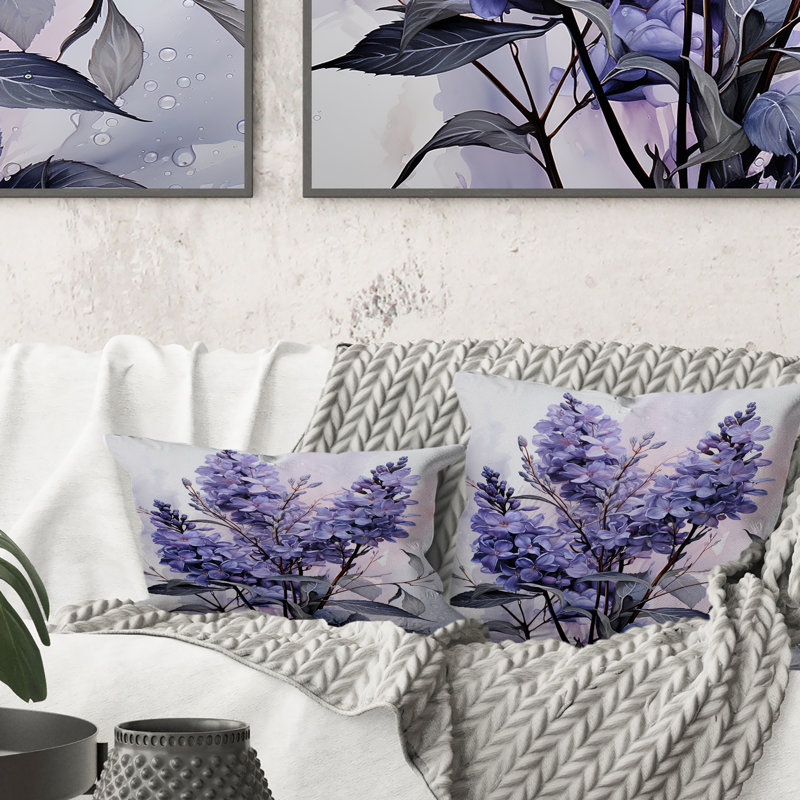 Coussin mauve à motif de fleurs mauves