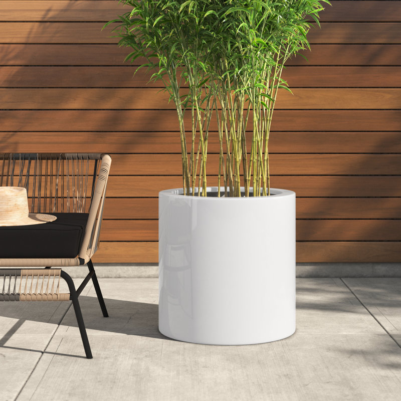 Pot à fleurs en fiberstone Pelley, H 20,5 po x l 20,5 po x P 20,5 po, Blanc