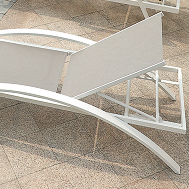 Chaise longue d'extérieur réglable en aluminium