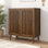 Armoire de rangement Modern Farmhouse - Buffet à portes à lattes en noyer