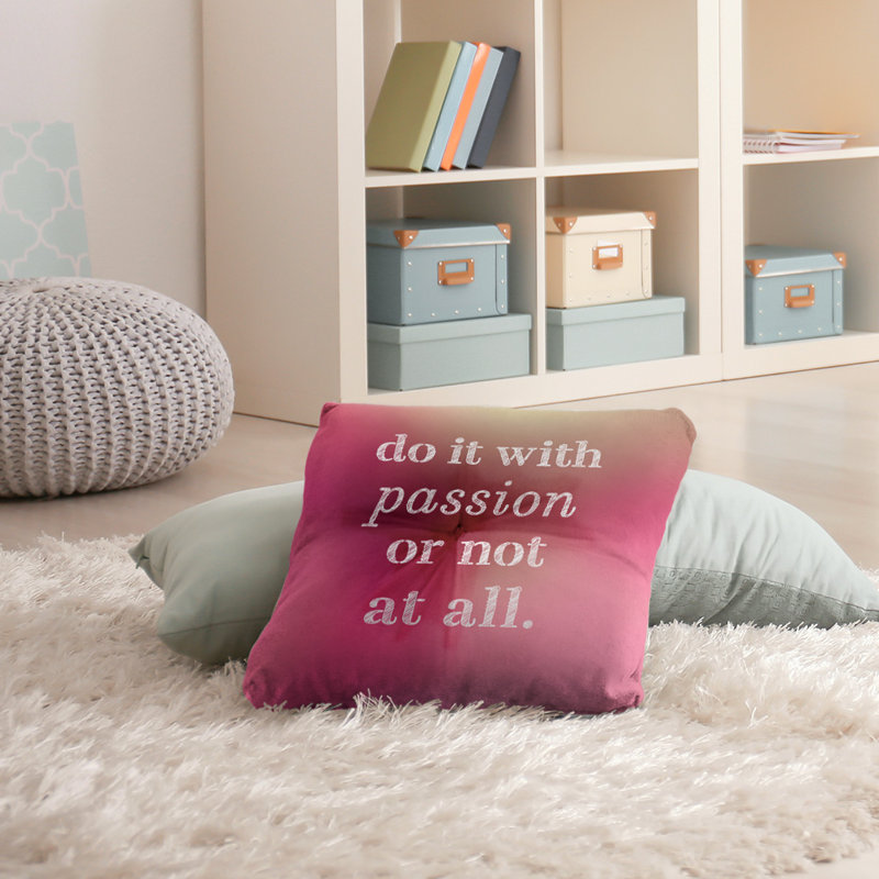 Coussin intérieur/extérieur d’inspiration passion, Lueur rose, H 26 po x l 26 po