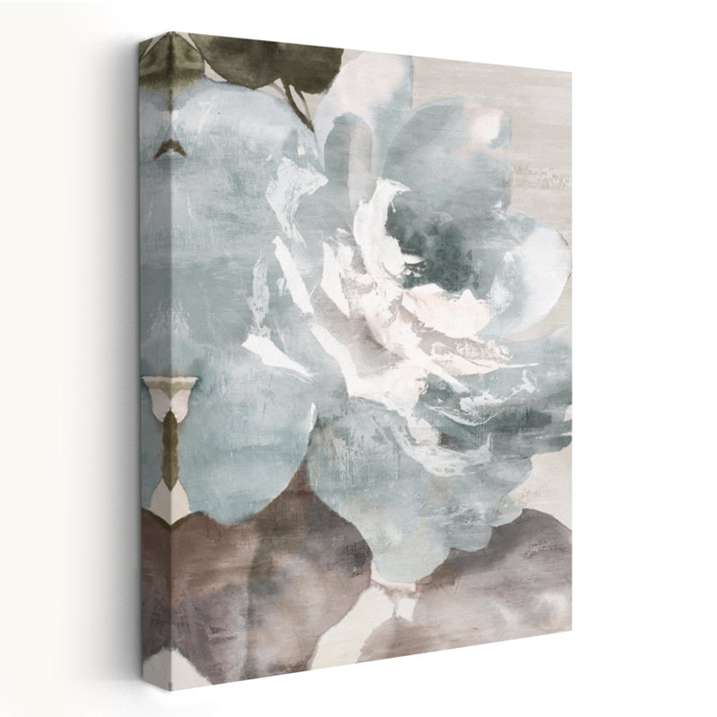 Fleur et pétales en fleurs dans des teintes douces, H 60 po x l 40 po