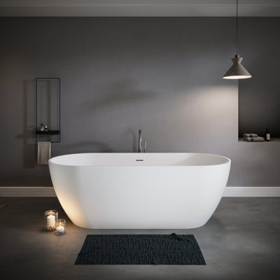 Baignoire de trempage autoportante de luxe de 63 po, blanc mat, surface solide, installation facile, excellente rétention de la chaleur, confortable pour se détendre dans un spa - salle de bain spacieuse
