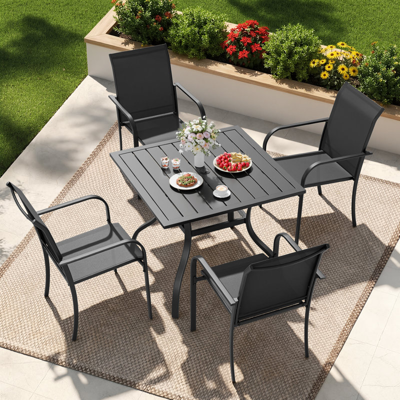 Ensemble repas pour 4 personnes avec table de salle à manger carrée en métal et accoudoirs empilables en textilène (noir)
