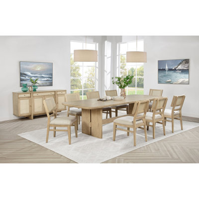 10 tables de salle à manger avec finition en chêne beige, table rectangulaire extensible, chaises de canne tissées et buffet de rangement pour le bois anniversaire dans un style bord de mer, maisons à dossier amovible