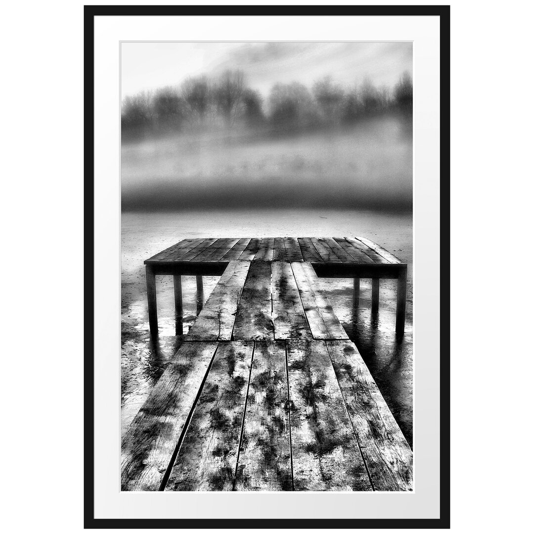 Gerahmtes Poster Steg am See Nebel