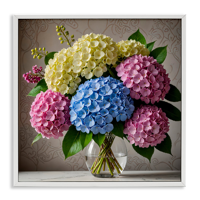 «Bright Hydrangeas Bouquet», estampe numérique encadrée par Yuri Khrushch, Giclée encadrée blanc bord de mer