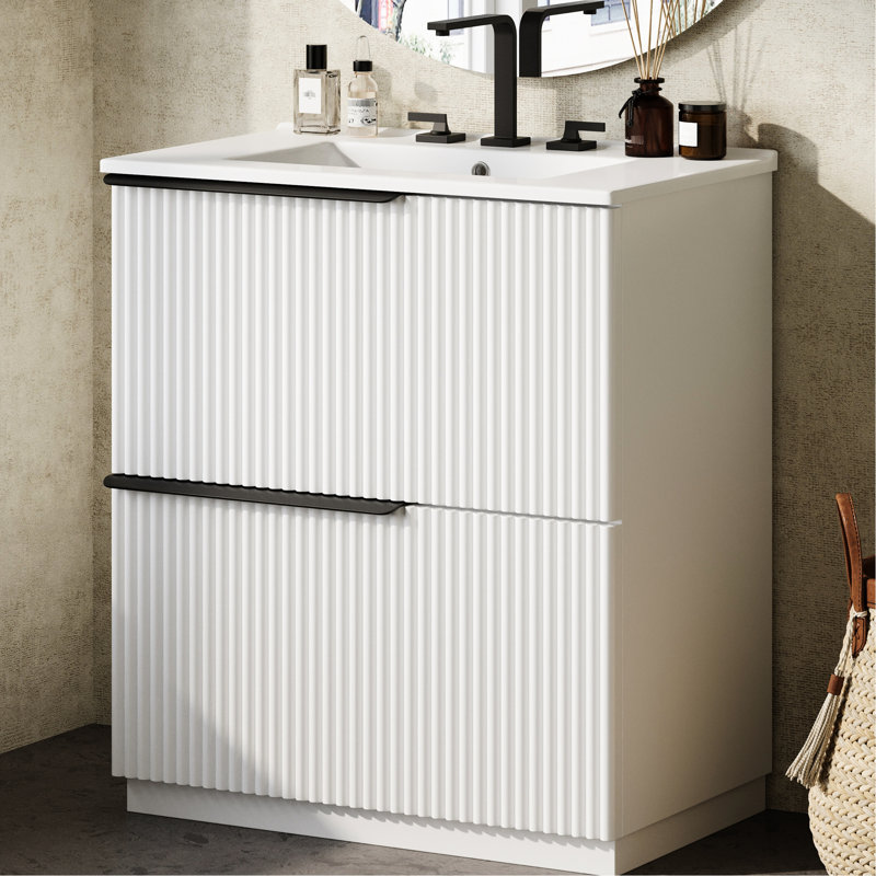 Meuble-lavabo blanc de 30 po avec un design cannelé, des tiroirs à extension lisse et un plateau en céramique brillante dans un agencement de couleurs, un système de tiroir double, un design de trou de déversement