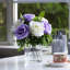 Centre de table roses artificielles dans un vase-970755140