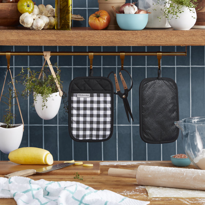 Onyx Black Gingham Silicone Pot Holder Set, 7"x10"