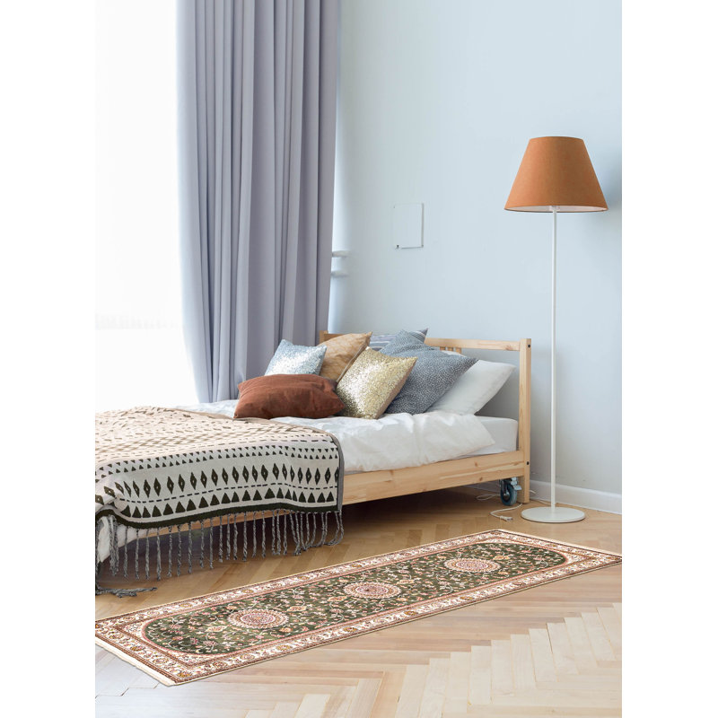 Tapis vert 300L en soie 2 pi 7 po x 8 pi 0 po