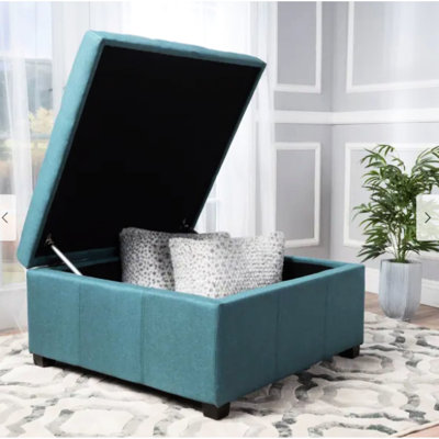 Rangement carré contemporain bleu sarcelle foncé avec coutures gaufrées, pieds en bois de bouleau larges et effilés, profondeur de produit 35,57 po, largeur 35,54 po, hauteur 18,72 po, poids de 55,58 lb, profondeur du colis de solution: 35,5 po