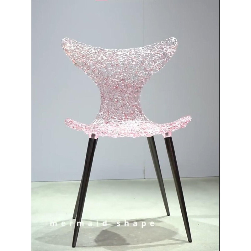 Innovative Chair – Fluid Design With Lighting Reflections And Bold Color Options