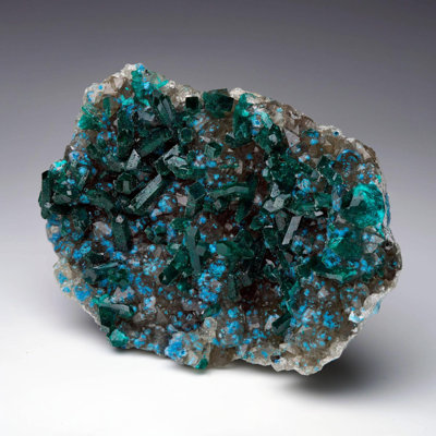 Dioptase avec plancheite sur calcite