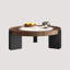 Table basse ronde de 35 pouces en noyer et pierre, avec des pieds sculpturaux