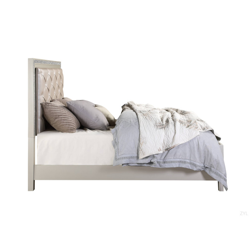 Lit en cuir synthétique Sliverfluff et finition champagne avec DEL