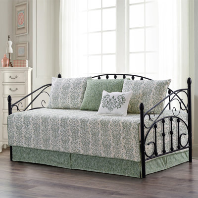 Nika Damask Quilt