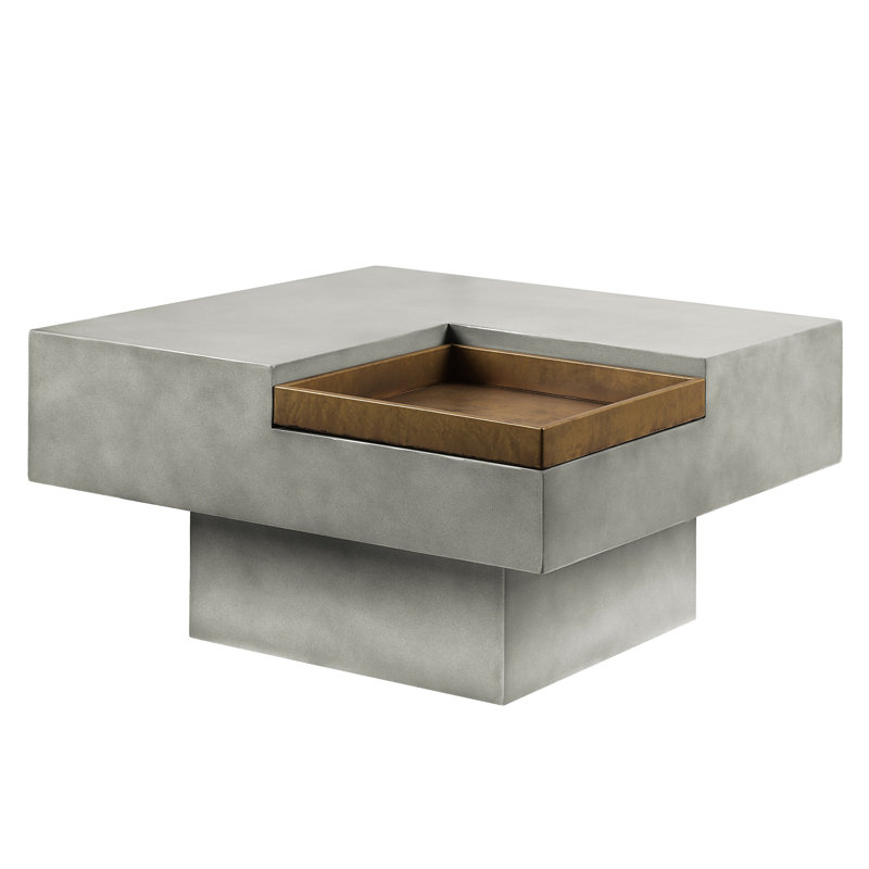 Table basse en ciment de style rustique avec plateau carré et piédestal sur fond gris patiné