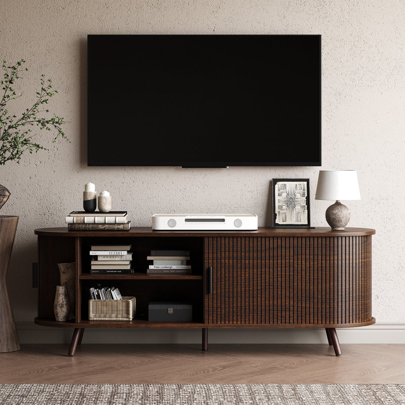 Meuble télé 55 po en bois moderne avec rangement, tablettes et prise de courant pour téléviseurs, Noyer