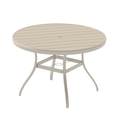 Table d'extérieur ronde pour 4 à 6 personnes, en métal avec parasol, pelouse, jardin, cour. Résistance à la rouille thermolaquée, esthétique et stabilité des pieds courbés, repose-pieds non marquants sur les planchers. Facile
