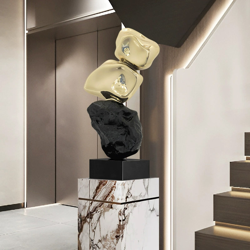 Sculpture moderne en fibre de verre électroplaquée, Doré