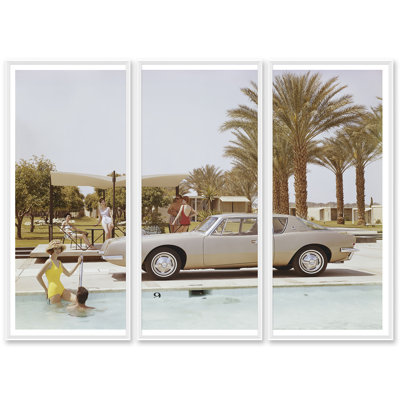 «Friends Have Fun Near Pool», reproduction de photo sur papier encadrée 3 pièces