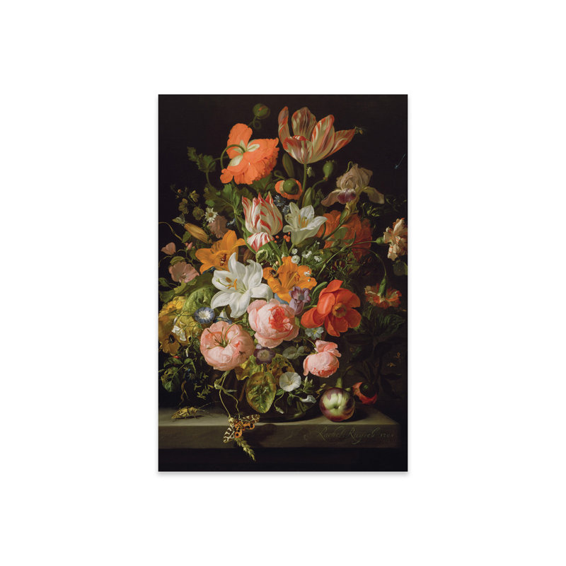 Nature morte de roses, de lys, de tulipes et d'autres fleurs dans un vase en verre avec une beauté bringée sur un rebord de pierre par Rachel Ruysch