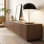 Console média moderne cannelée - Meuble télé 86,6 po avec portes à lattes, structure en MDF et base en bois massif - pour téléviseurs de 90 po ou moins