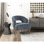 Fauteuil d'appoint de luxe avec siège en velours moelleux et pieds en bois massif, parfait pour les salons contemporains