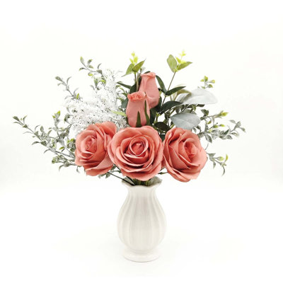 Faux fleurs avec vase, roses en soie artificielle dans un vase, arrangement de fleurs d'eucalyptus pour plante à domicile