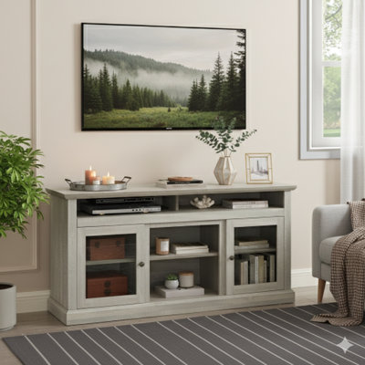Console contemporaine contemporaine gris pierre, offrant un rangement ouvert et fermé pour les téléviseurs de 65 po ou moins. Mesure l 60 po x P 15,75 po x H 29 po.