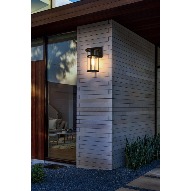 Henrik Outdoor Wall Sconce in Black