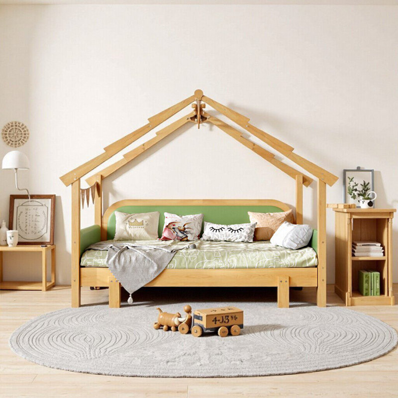 Lit simple dans une cabane dans un arbre en bois vert avec rails à coussin souple pour enfants et adolescents, Vert