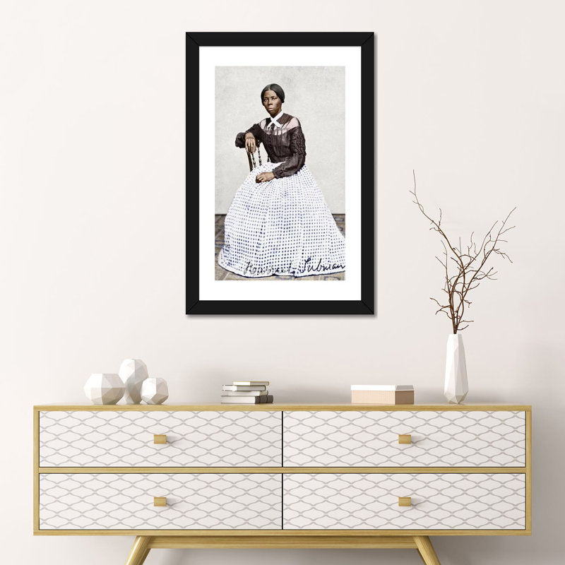 « Harriet Tubman (C1823-1913) » par Benjamin Powelson-impression, H 24 po x l 16 po x P 1 po, Papier encadré noir, Blanc