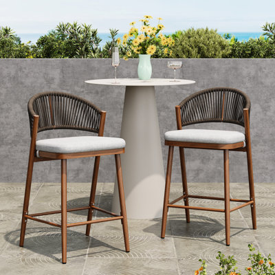 Tabouret de comptoir extérieur en aluminium de 26 po de hauteur avec siège en forme de PE, 2 pièces, finition moderne, structure rouille, hauteur de coussin d'eau, de 2, look, antirouille, coussins pour la détente sur le patio