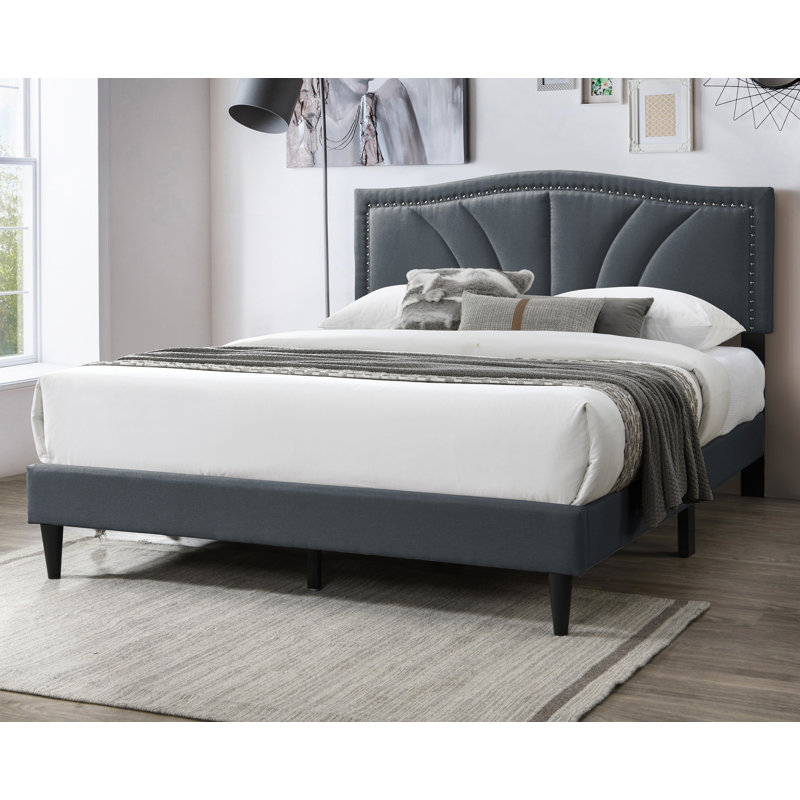 Lit double moderne de style rétro avec tissu en toile de jute, garniture cloutée et base plateforme robuste