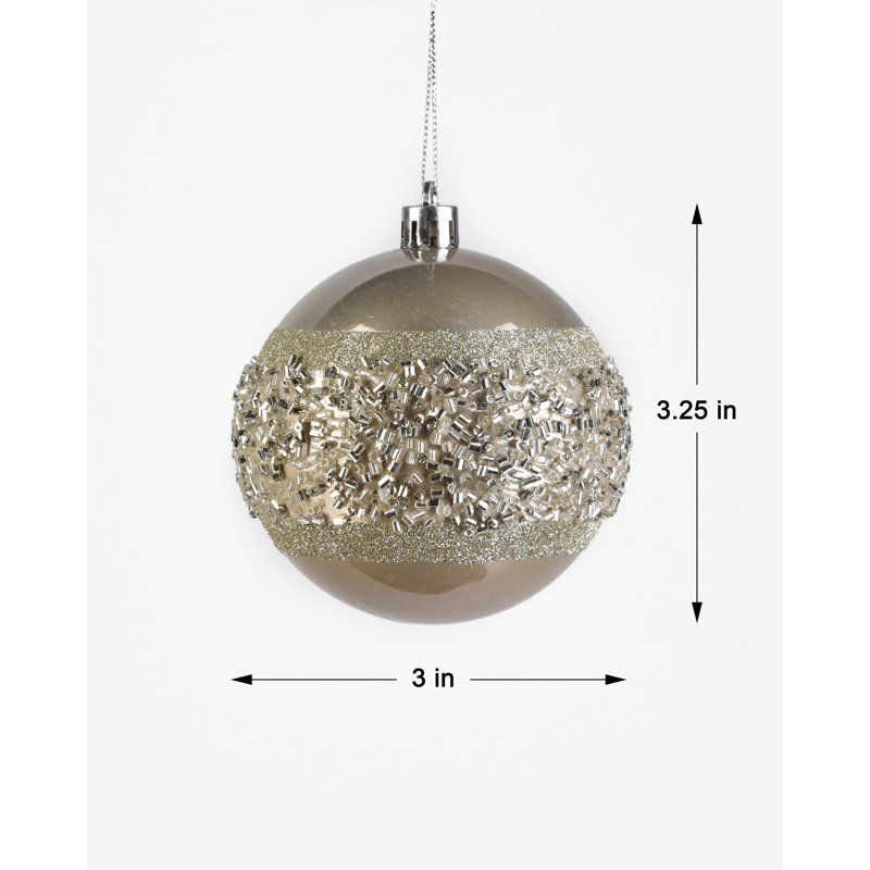 Ornement boule en plastique perlé