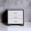 Table d'appoint blanche et noire