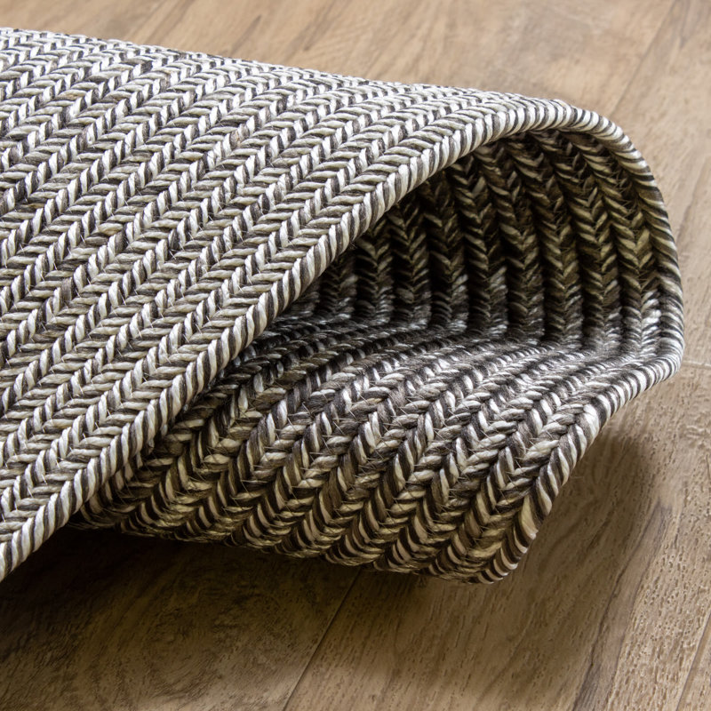 Handmade Braided Polypropylene Indoor/Outdoor Farmhouse Area Rug, Oval 3' x 5'