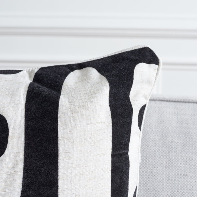 Maize 18" x 18" Beige and Navy Linen Throw Pillow Set