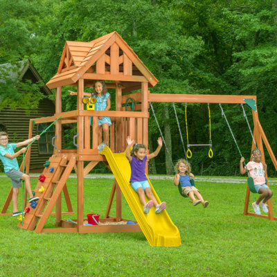 Ensemble de jeu Mountain View Lodge avec toit en bois et balançoire à glissade verte