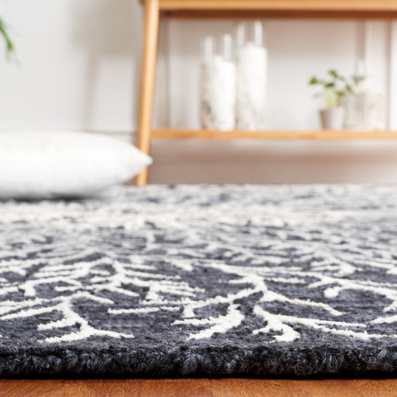 Soho Hand Tufted Wool/Cotton/Viscose Floral Rug in Black/Ivory, Rectangle 5' x 8'