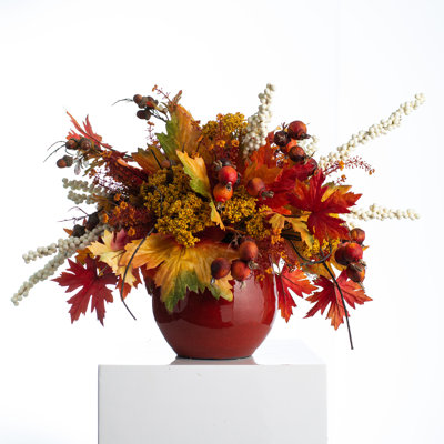 Arrangement floral mélangé dans un vase