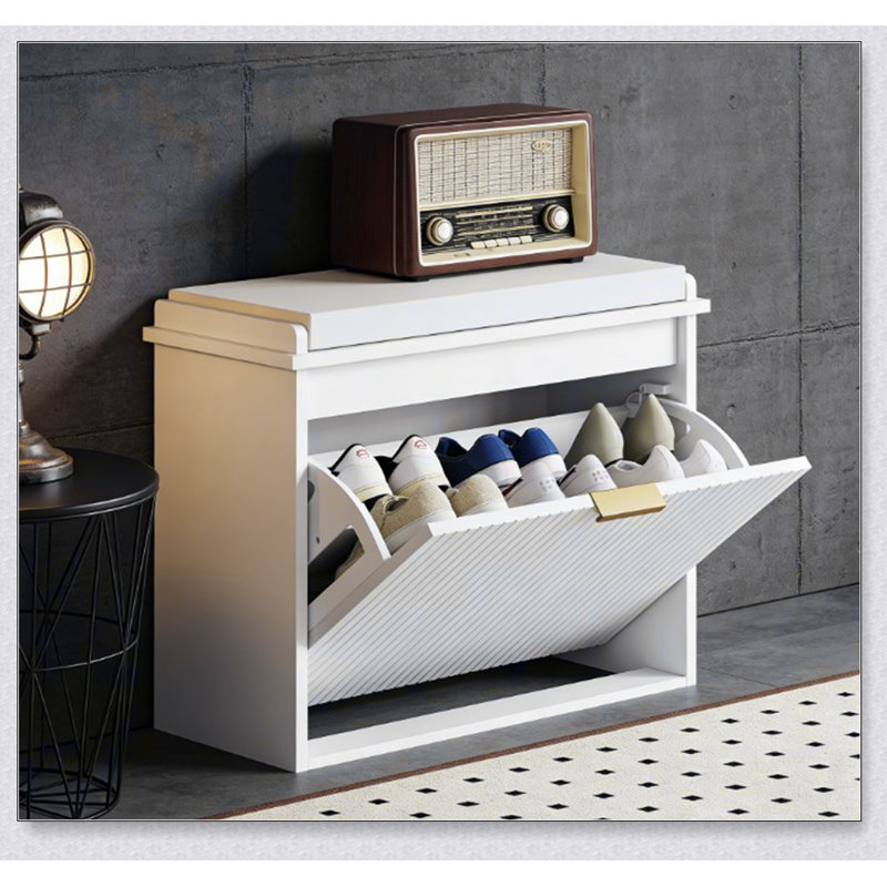 Élégant banc de rangement pour chaussures avec coussin moelleux et grand tiroir, parfait pour les sièges organisés et confortables.