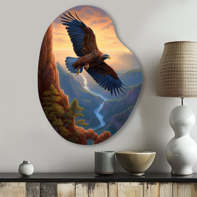 «Flight of the Eagle I» - reproduction d'art en forme d'aigle de forme irrégulière, sculpture murale asymétrique en métal