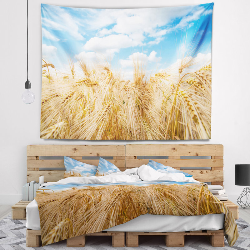 Tapisserie paysage champ d'orge sous ciel bleu, H 32 po x l 39 po
