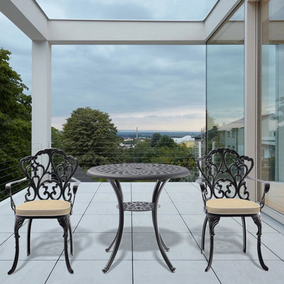 Capacité de 350 lb de chaises de patio en fonte d'aluminium et table de 160 lb avec coussins - cadre de meuble noir