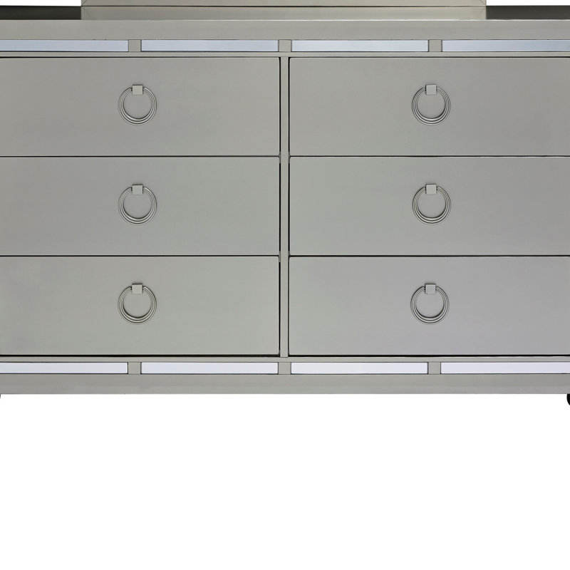 Vaisselier argent CHLOE GEMSTONE avec accents de miroir et tiroirs spacieux, parfait pour les solutions de rangement élégantes.